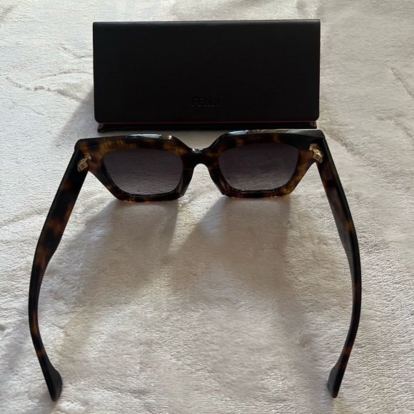 Fendi Roma FF Logo Square Sunglasses Tortoiseshell Brown w/ Case & Auth Card - Picture 5 of 6